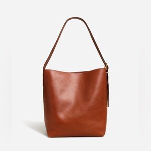 Madewell The Essential Bucket Tote in Warm Cinnamon